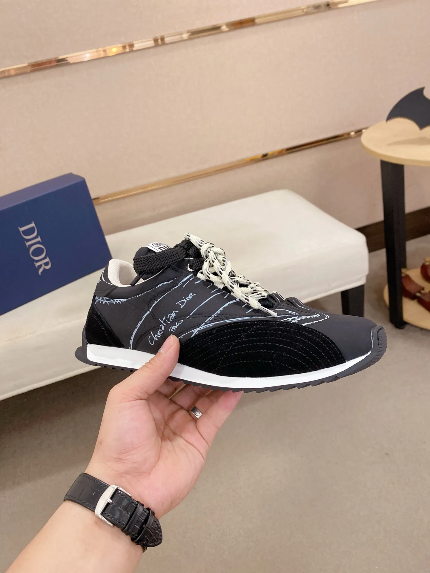 Men's shoes💰: 500💰Couple style💏 [Dior·Dior] New casual sports style men's shoes, new spring and summer design, perfect workmanship, lace-up lazy style to create wardrobe quality, upper: imported first-layer cowhide, mesh breathable lining soft and comfortable, ultra-light TPU wear-resistant outsole, simple, versatile fashion men's shoes, excellent color code number 35--44. (45,46 customized items are not returnable or exchangeable)